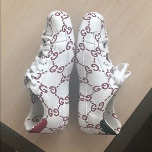 Gucci logo shoes! Worn only 4 times